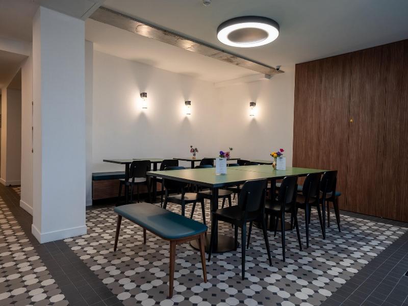 Beau M Paris Hostel image