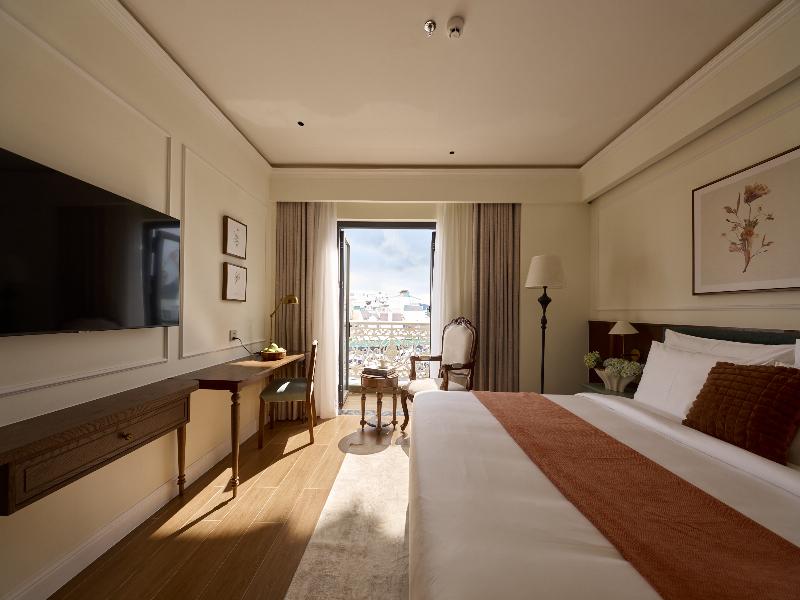 Deluxe City view with balcony