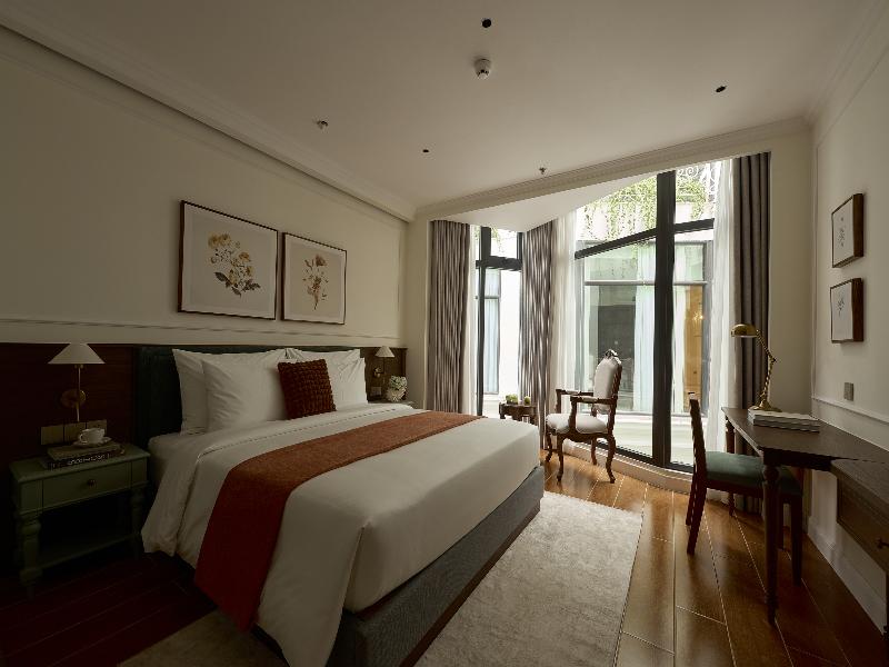 Deluxe Double with window