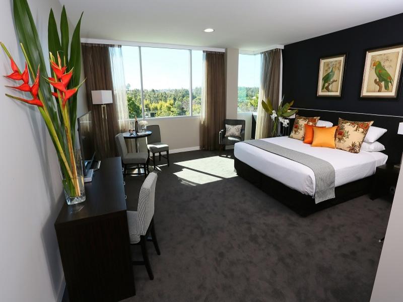 Springfield Lakes Hotel image