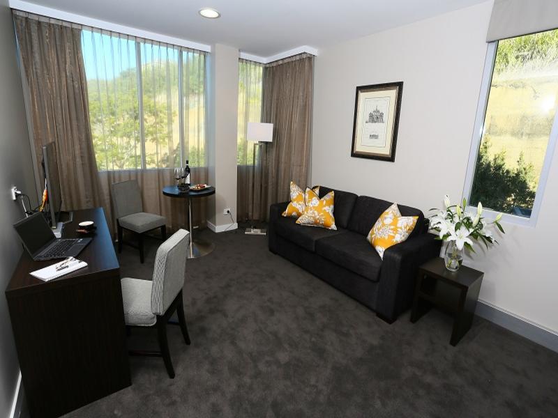 Springfield Lakes Hotel image