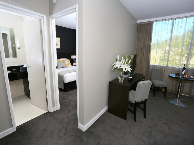 Springfield Lakes Hotel image