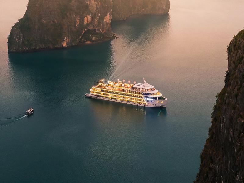 Luna Cruise Luxury Ha Long Bay image