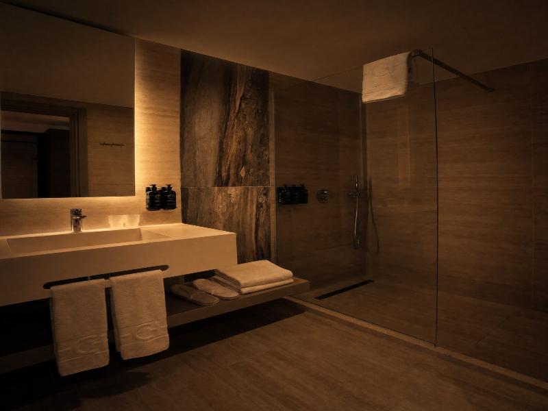 Chaonian Hotel image