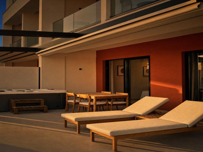 Chaonian Hotel image