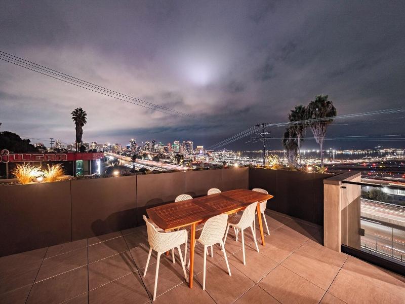 City24 Hotel Little Italy Mission Hills image