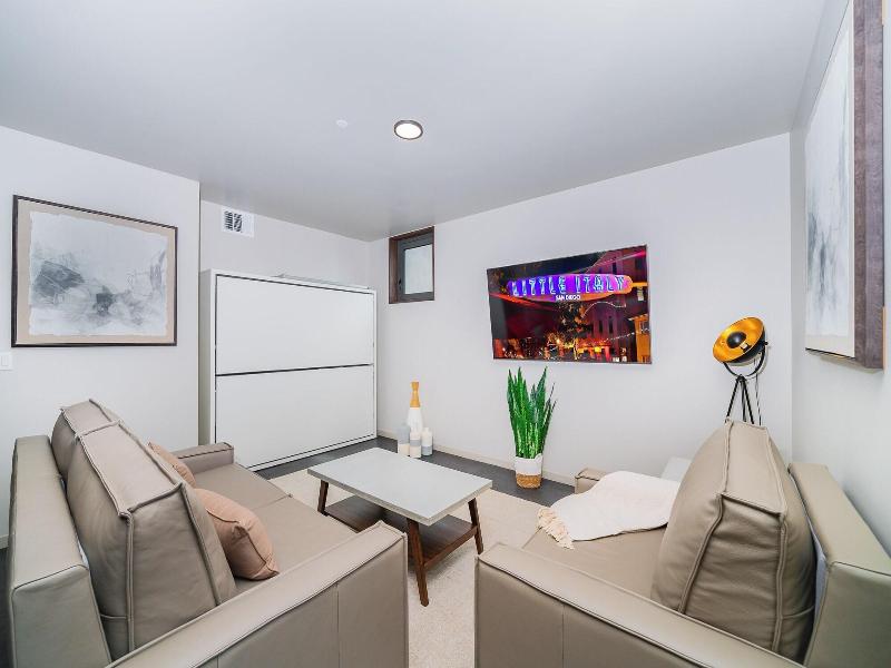 City24 Hotel Little Italy Mission Hills image