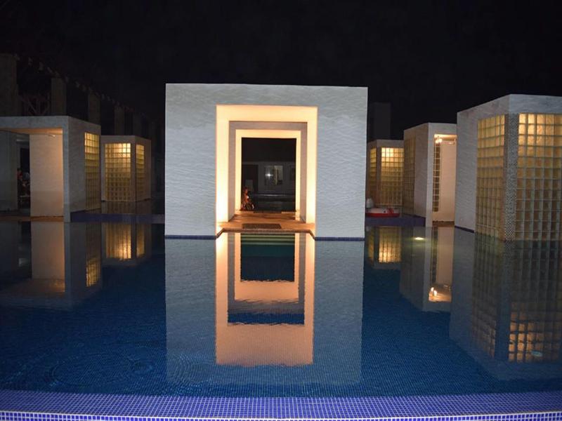 Hotel Maya Jade