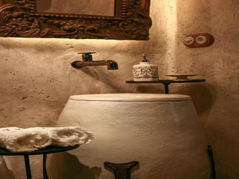 Castelul De Lut image