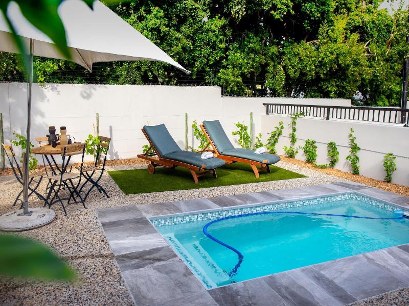 Le Petit Manoir Boutique Hotel Franschhoek image