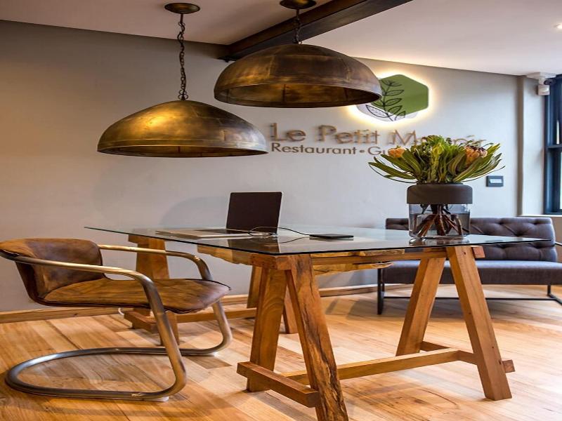 Le Petit Manoir Boutique Hotel Franschhoek image
