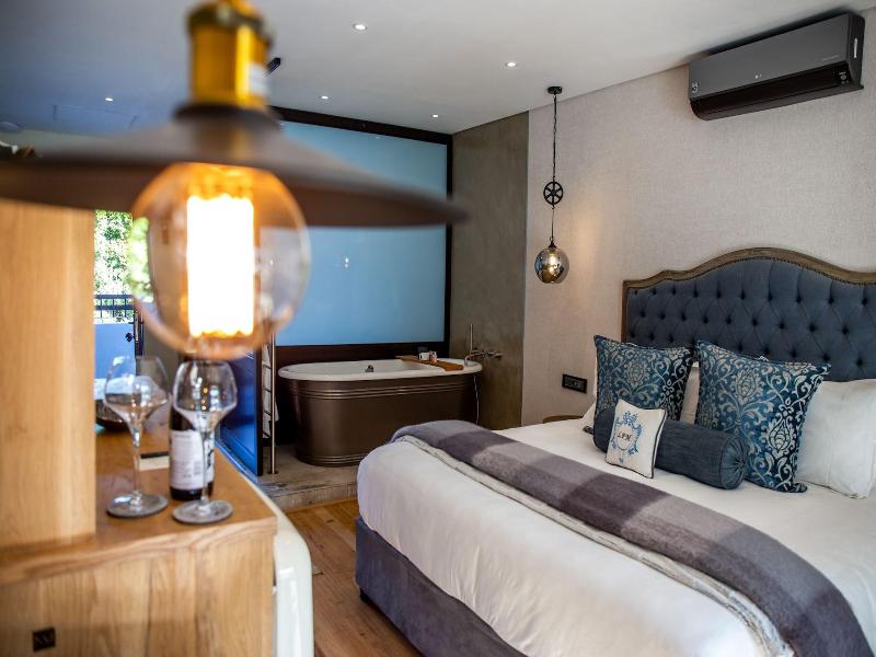 Le Petit Manoir Boutique Hotel Franschhoek image