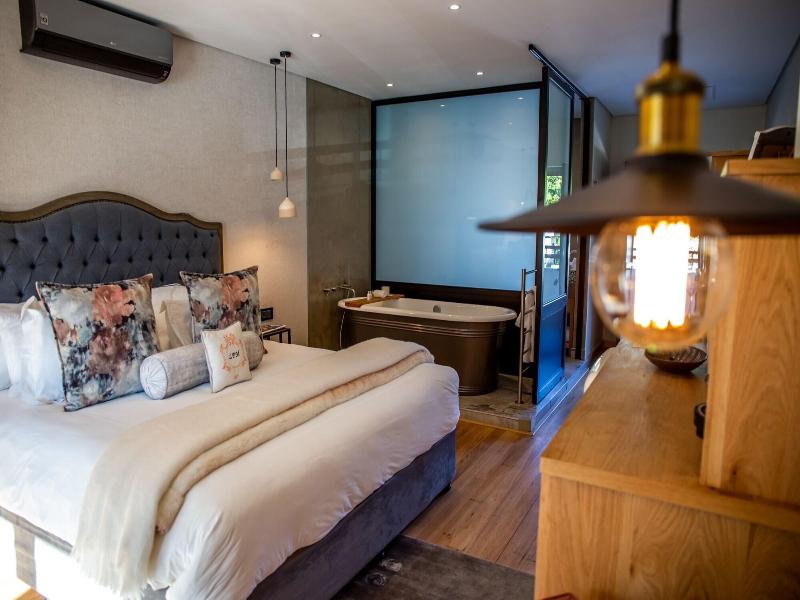 Le Petit Manoir Boutique Hotel Franschhoek image