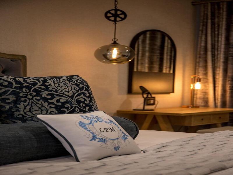 Le Petit Manoir Boutique Hotel Franschhoek image