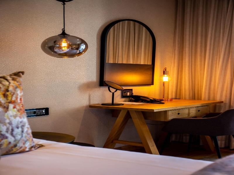 Le Petit Manoir Boutique Hotel Franschhoek image