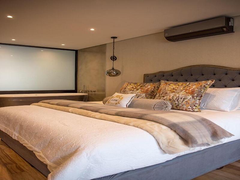 Le Petit Manoir Boutique Hotel Franschhoek image