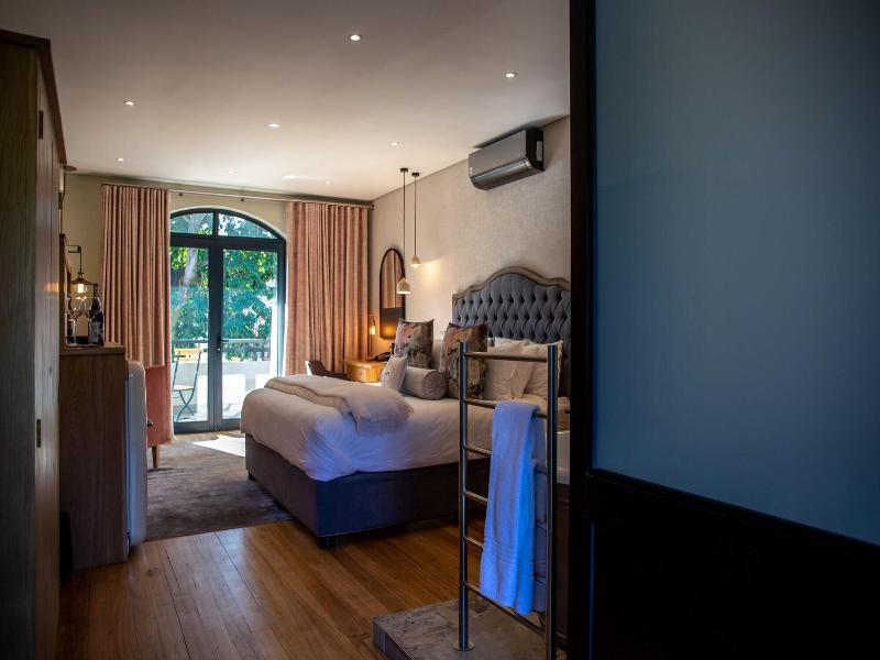 Le Petit Manoir Boutique Hotel Franschhoek image