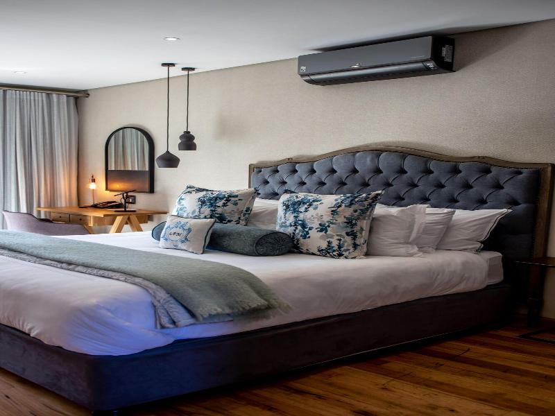 Le Petit Manoir Boutique Hotel Franschhoek image