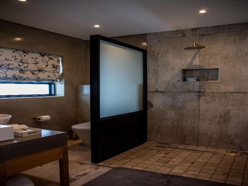 Le Petit Manoir Boutique Hotel Franschhoek image