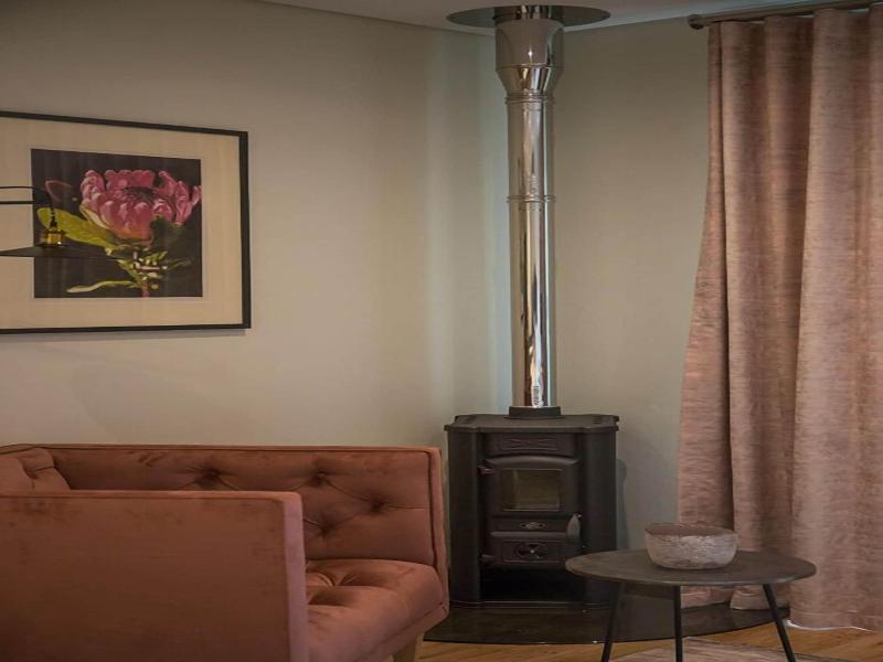 Le Petit Manoir Boutique Hotel Franschhoek image