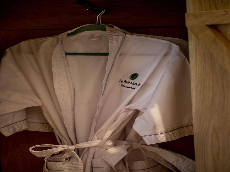 Le Petit Manoir Boutique Hotel Franschhoek image