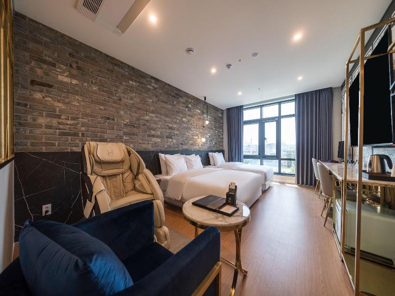 Hotel Four Star image