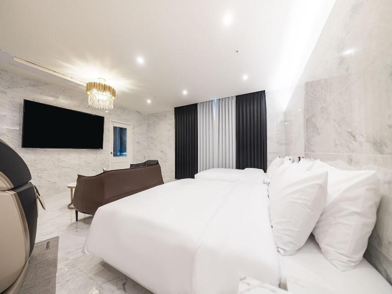 Hotel Four Star image