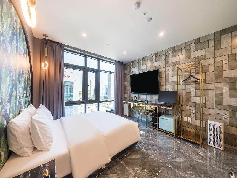 Hotel Four Star image