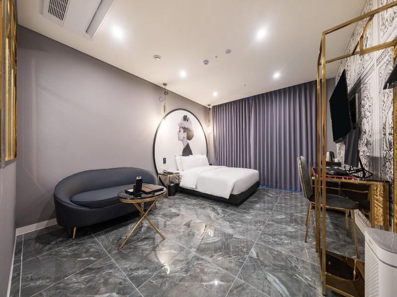 Hotel Four Star image