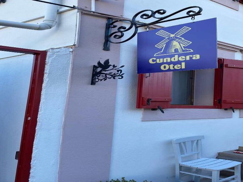 Cundera Hotel