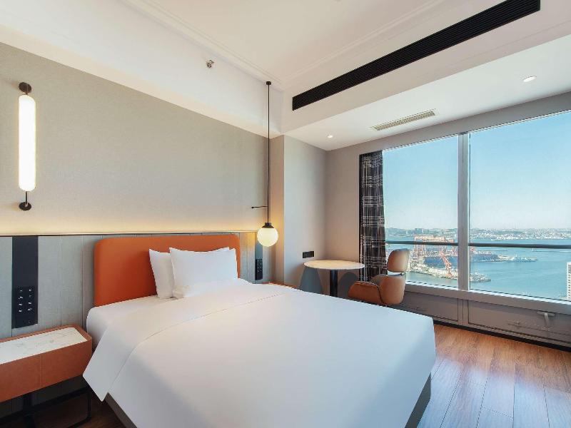 Novotel Dalian Zhongshan Square image