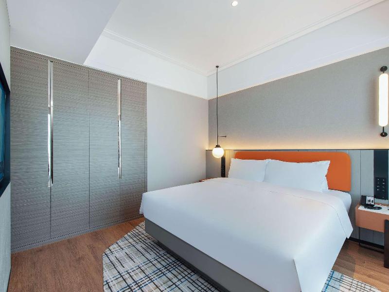 Novotel Dalian Zhongshan Square image