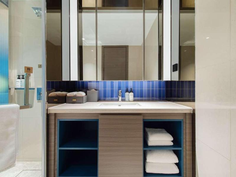 Novotel Dalian Zhongshan Square image