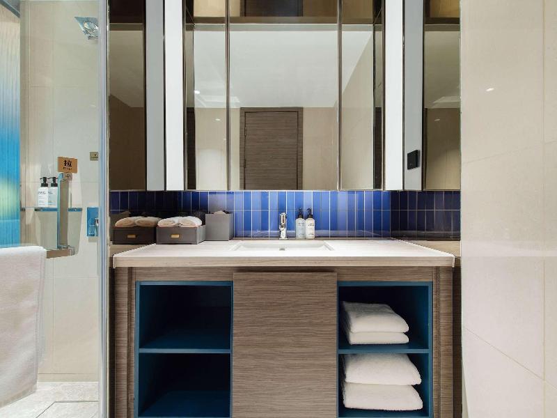 Novotel Dalian Zhongshan Square image