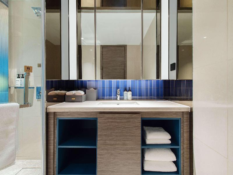 Novotel Dalian Zhongshan Square image