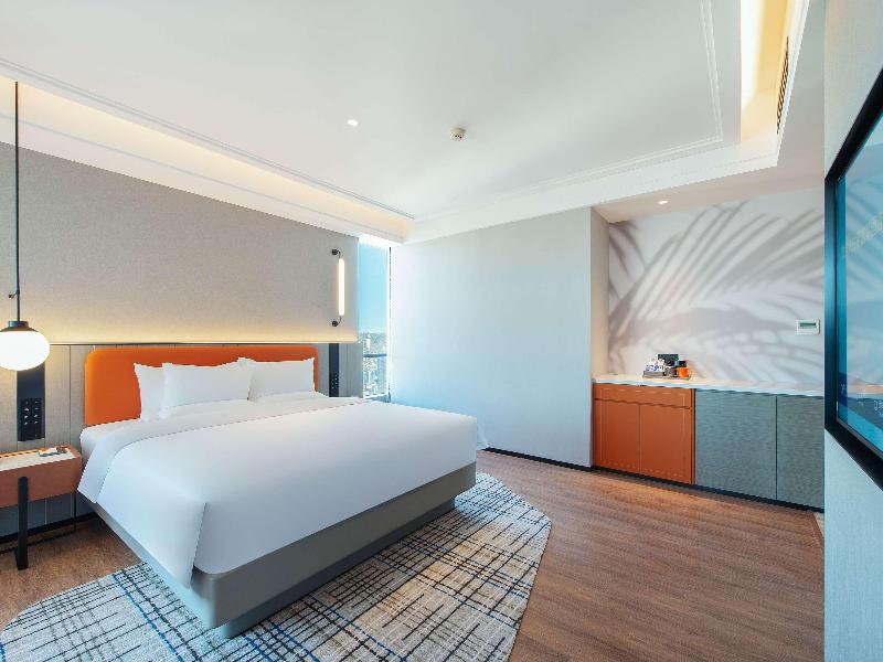 Novotel Dalian Zhongshan Square image