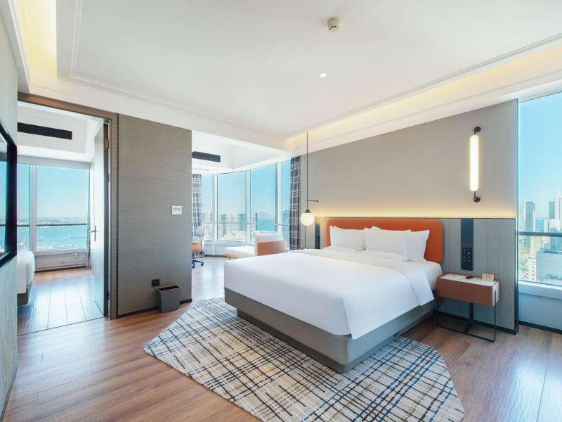 Novotel Dalian Zhongshan Square image