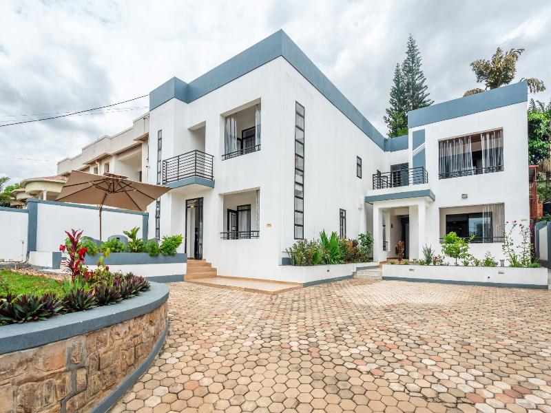 Nzeli Inn Hotel — exterior view