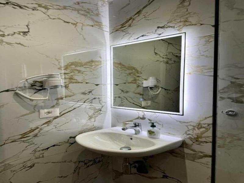 Blue Studios By Comfort Suites image