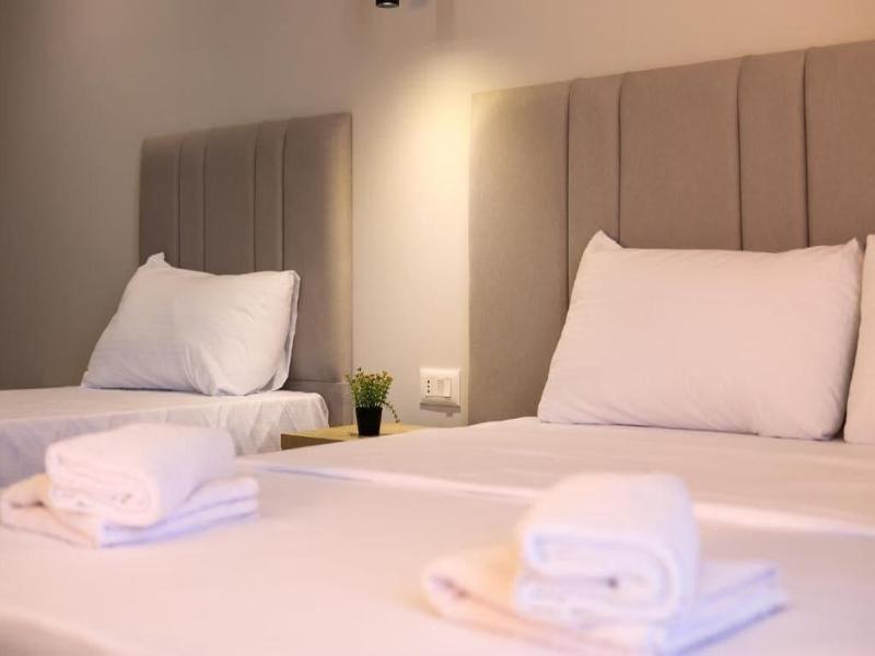 Blue Studios By Comfort Suites image