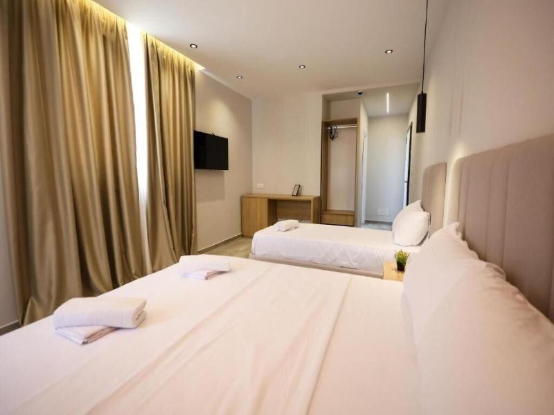 Blue Studios By Comfort Suites image
