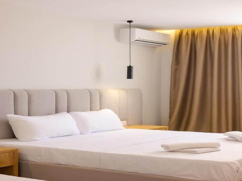 Blue Studios By Comfort Suites image