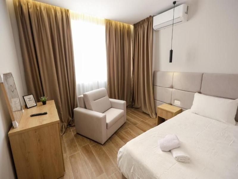 Blue Studios By Comfort Suites image