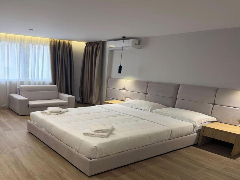 Blue Studios By Comfort Suites image