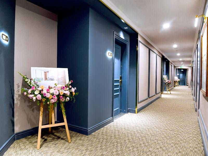 Centara Hotel & Residences Van Don image