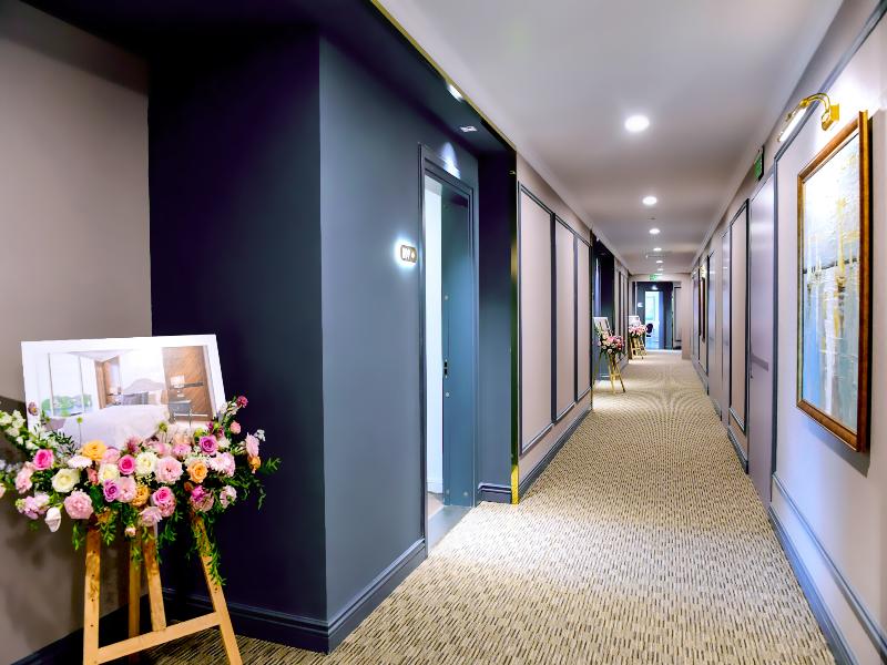Centara Hotel & Residences Van Don image