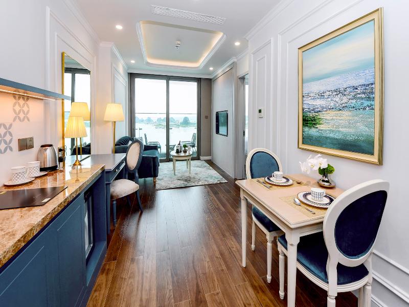 Centara Hotel & Residences Van Don image