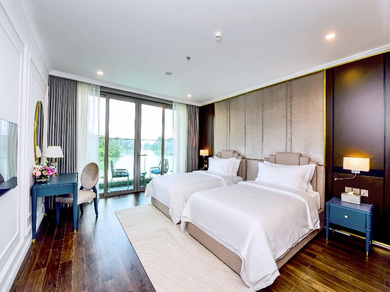 Centara Hotel & Residences Van Don image