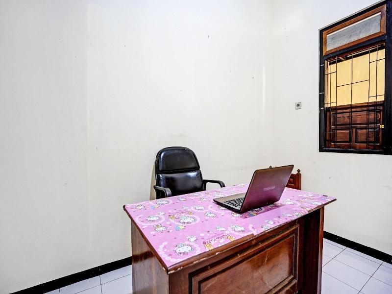 Oyo Life 92785 Wisma Trubus Syariah