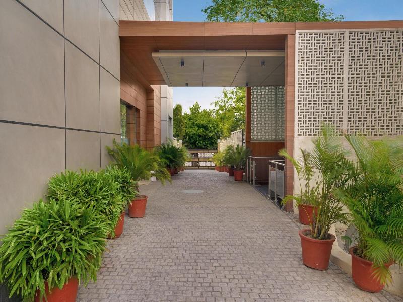 Lemon Tree Hotel Noida image